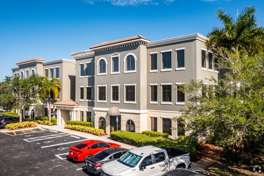 10600 Chevrolet Way, Estero, FL for lease - Primary Photo - Image 1 of 7