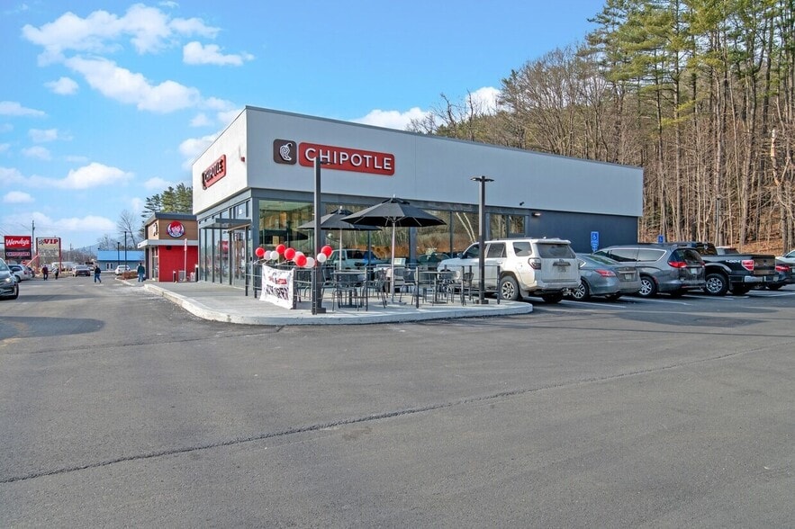 384 Washington St, Claremont, NH for sale - Building Photo - Image 2 of 5