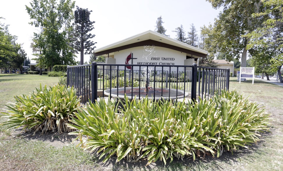 22700 Sherman Way, West Hills, CA for lease - Building Photo - Image 2 of 4