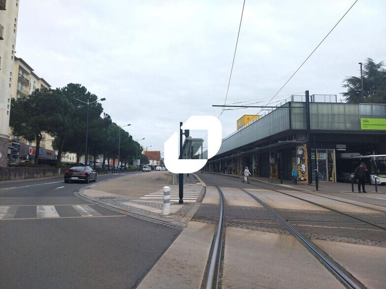 Retail in Saint-Herblain for lease - Building Photo - Image 2 of 2