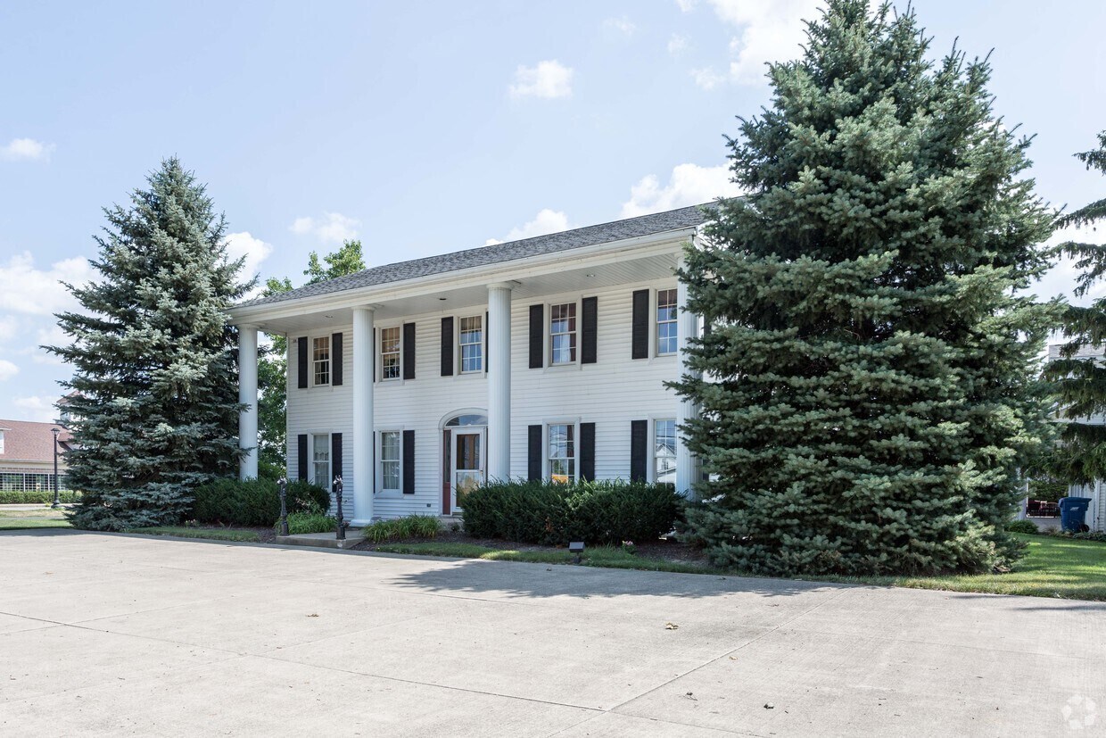 612 N Center St, Lagrange, OH 44050