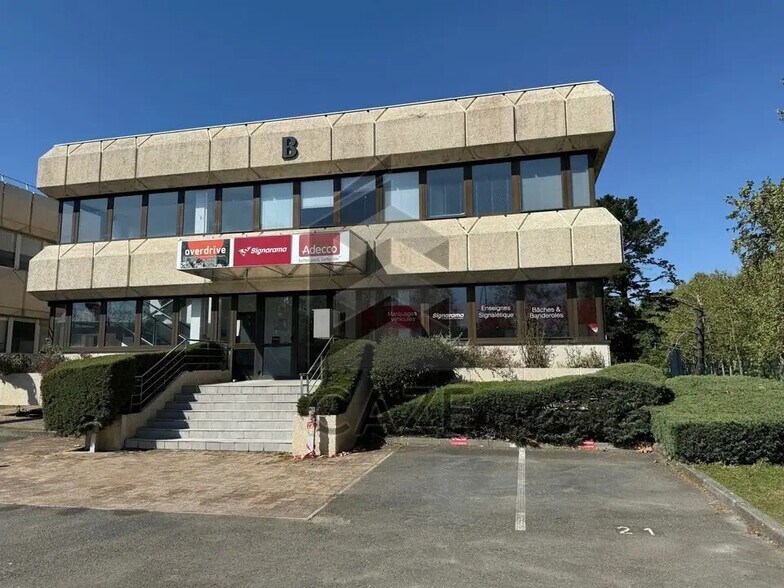 Office in Bruges for lease - Building Photo - Image 1 of 5