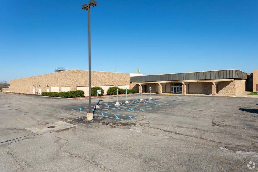 1250 Jackson Xing, Jackson, MI for sale - Building Photo - Image 1 of 1