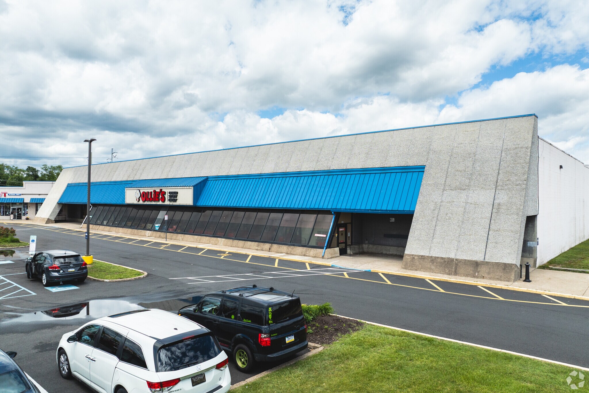 200-300 Commerce Cir, Bristol, PA for sale Primary Photo- Image 1 of 1