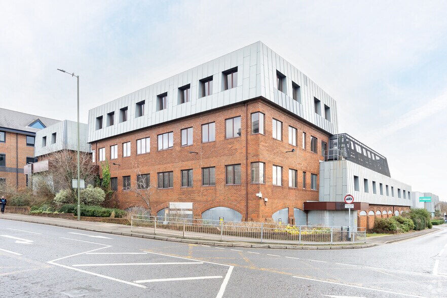 40 London Rd, Reigate for sale - Primary Photo - Image 1 of 1