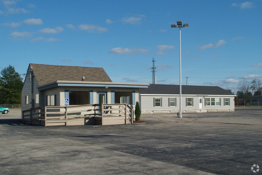 4057 S Dort Hwy, Burton, MI for sale - Building Photo - Image 2 of 4