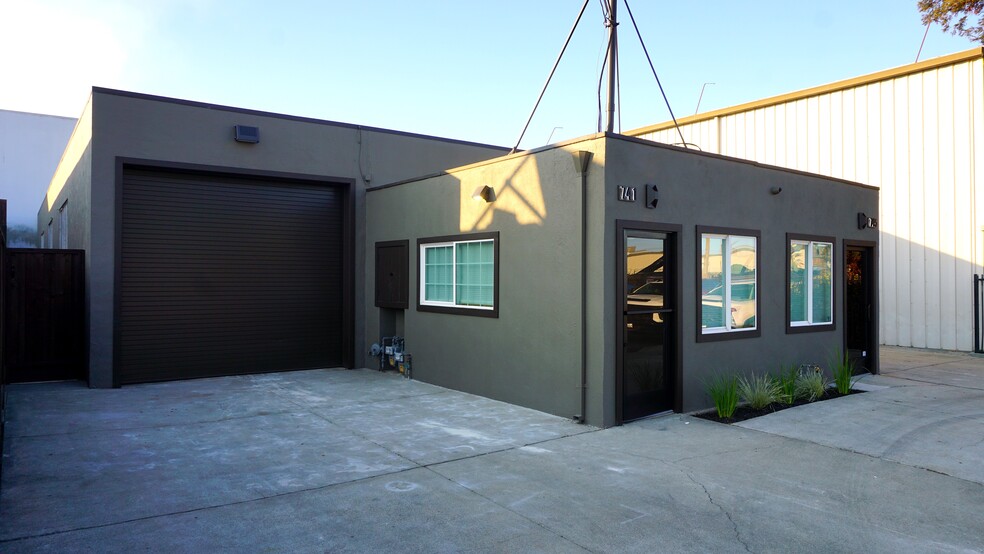 741-745 Warrington Ave, Redwood City, CA for lease - Building Photo - Image 3 of 8