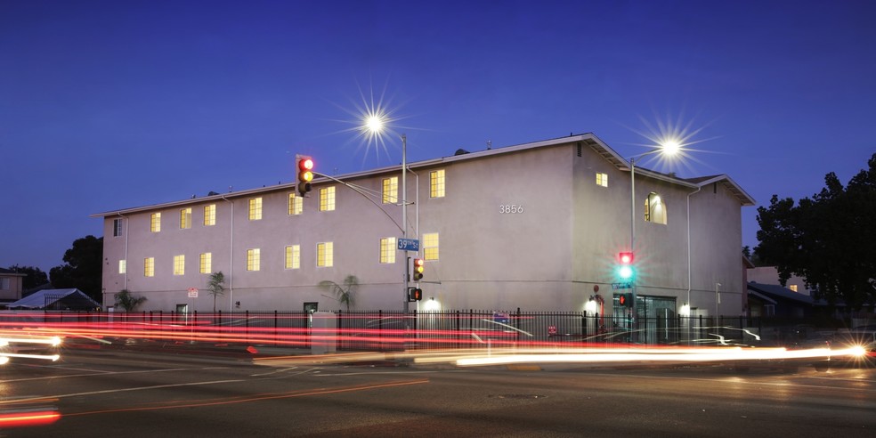 3856 S Normandie Ave, Los Angeles, CA for sale - Primary Photo - Image 1 of 1