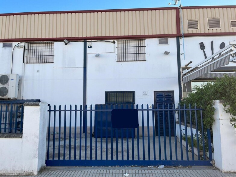 Industrial in Jaén for sale - Building Photo - Image 2 of 11