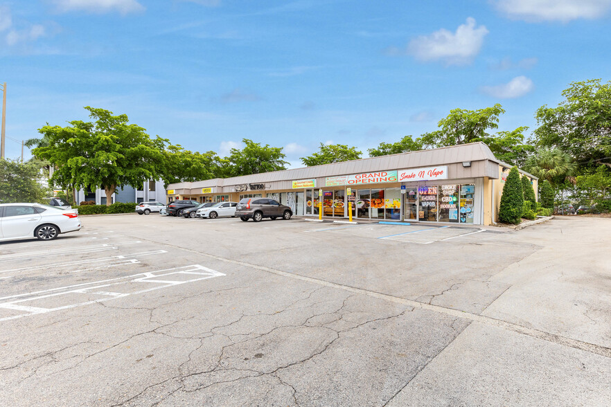 410-430 E Sample Rd, Pompano Beach, FL for sale - Building Photo - Image 2 of 12