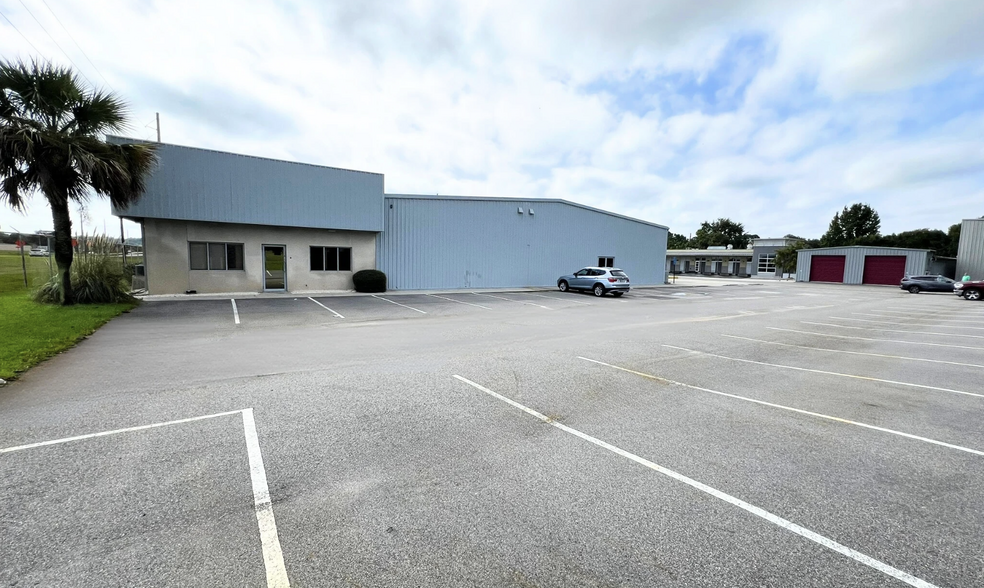 2501 E President St, Savannah, GA for lease - Building Photo - Image 3 of 52