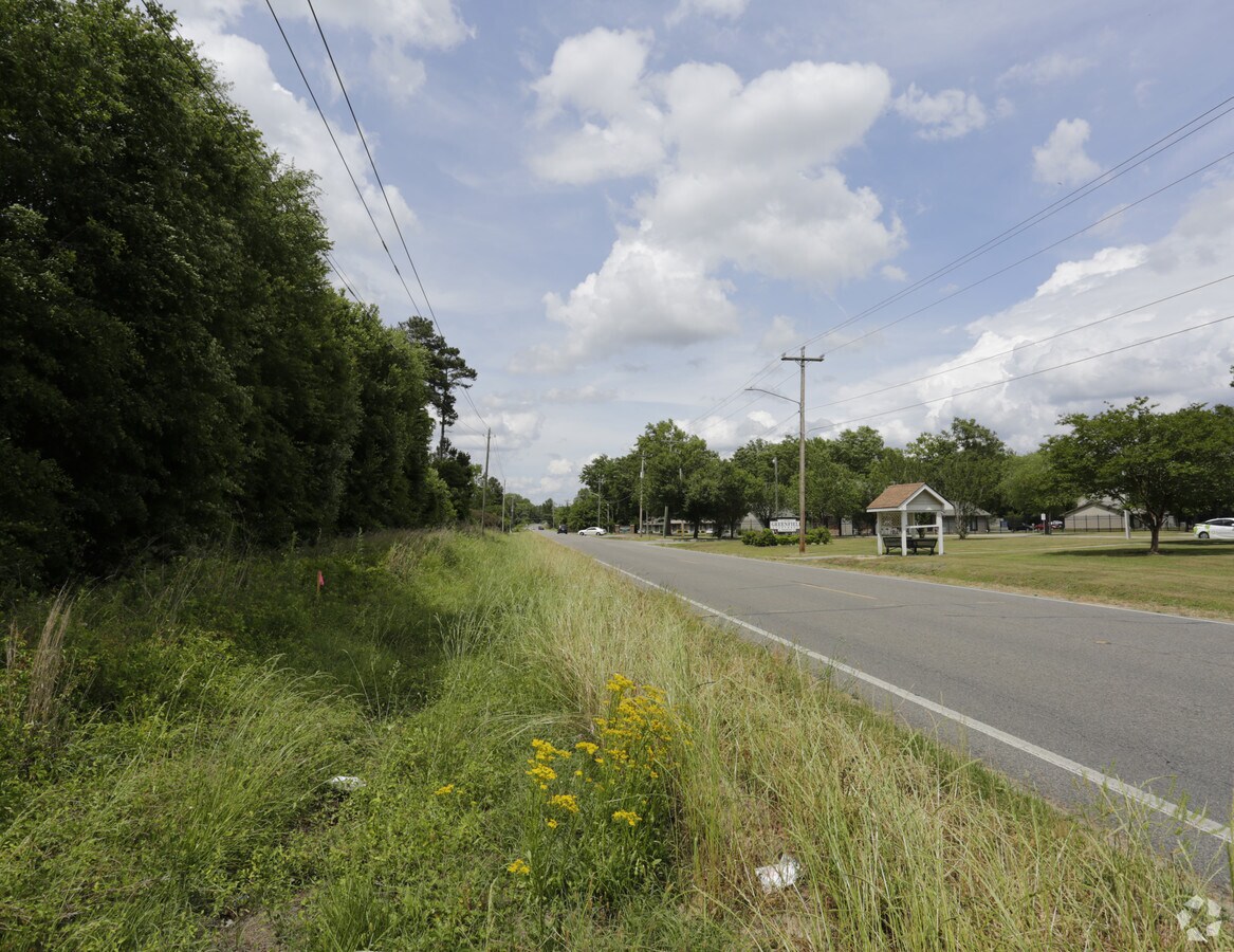 1027 Turnpike Rd, Laurinburg, NC 28352