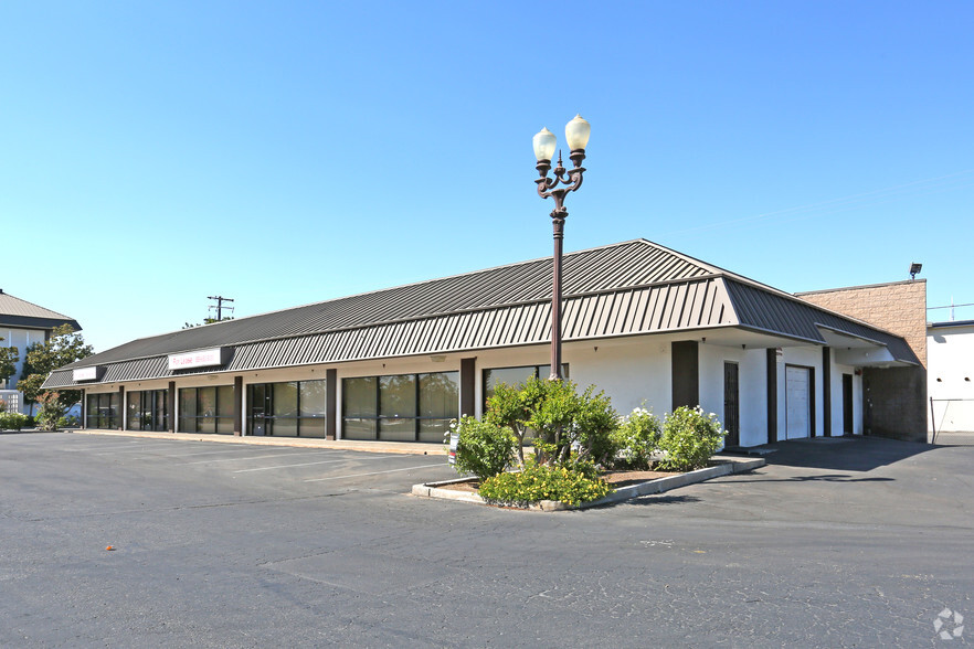 4274 N Blackstone Ave, Fresno, CA for sale - Building Photo - Image 3 of 4