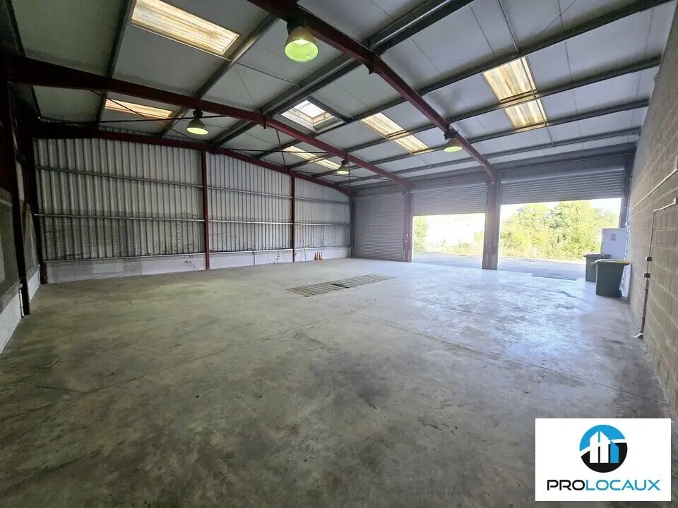 Location Local d'activités 450 m² - Photo 1