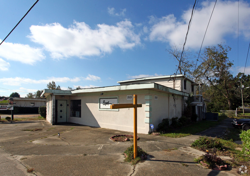 1915-1919 Pace Blvd portfolio of 2 properties for sale on LoopNet.com - Primary Photo - Image 2 of 2