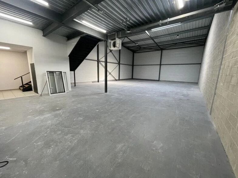 Industrial in Cormeilles-en-Parisis for lease - Interior Photo - Image 3 of 11