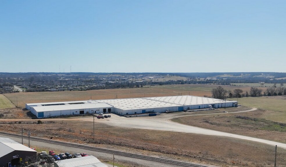 630 George St, Marshfield, MO for lease - Building Photo - Image 1 of 11