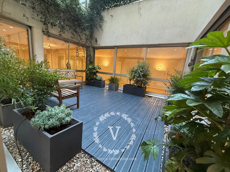 Office in Paris for sale - Building Photo - Image 2 of 10