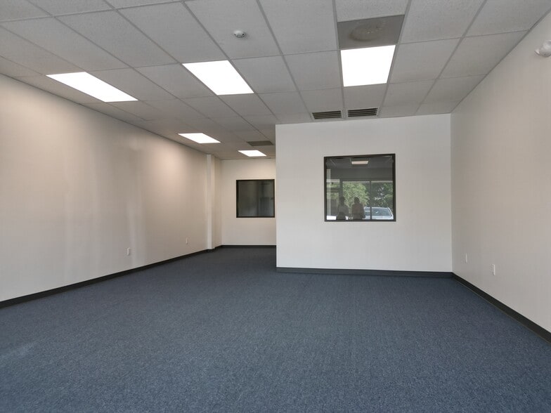 4520-4534 Beechnut St, Houston, TX for lease - Building Photo - Image 3 of 7