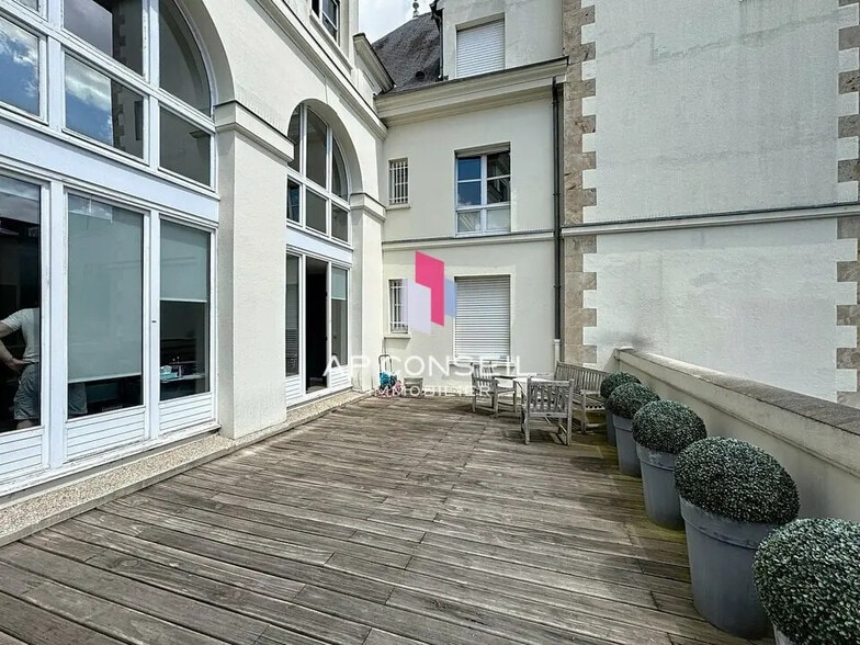 Office in Saint-Germain-en-Laye for lease - Building Photo - Image 2 of 11