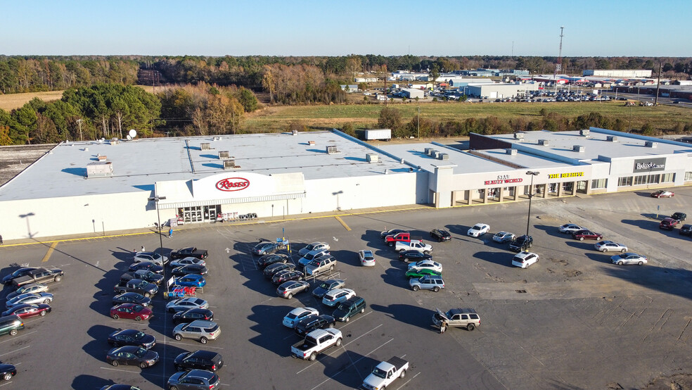 409 Southeast Blvd, Clinton, NC for lease - Building Photo - Image 1 of 4