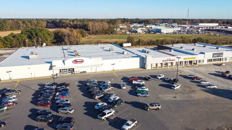 409 Southeast Blvd, Clinton, NC for lease - Building Photo - Image 3 of 4