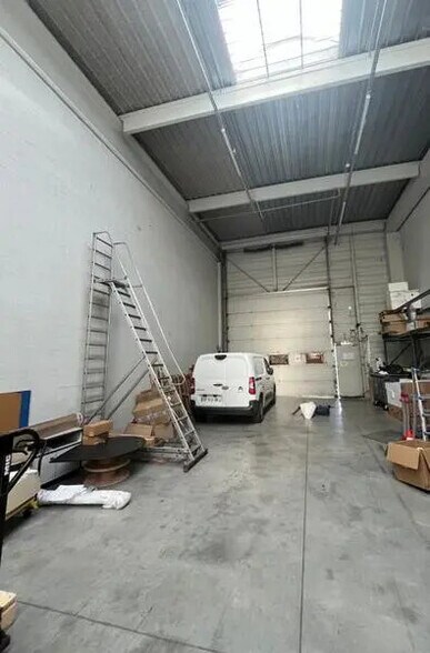 16 Rue De La Grande Borne, Le Mesnil-Amelot for lease - Interior Photo - Image 3 of 8