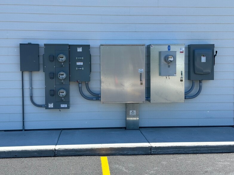 3810 Calumet Ave, Manitowoc, WI for sale - Building Photo - Image 3 of 4