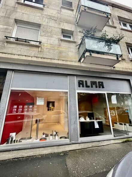 Retail in Rouen for sale - Building Photo - Image 1 of 6