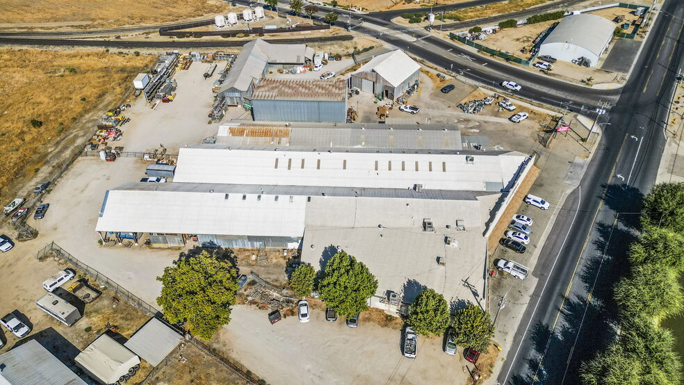 800 S Pine St, Madera, CA for lease - Aerial - Image 2 of 9