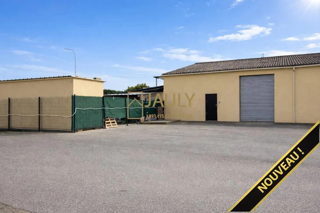 Location Entrepôt 300 m² - Photo 1