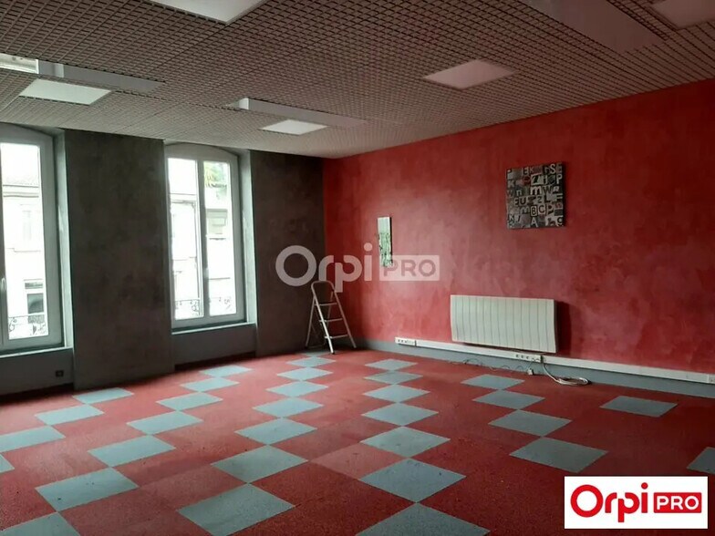 Office in Valence for lease - Interior Photo - Image 2 of 6