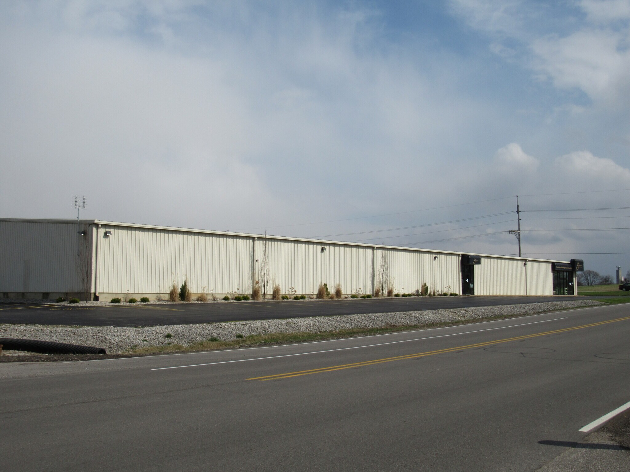 1990 W Maumee St, Angola, IN for sale Building Photo- Image 1 of 1