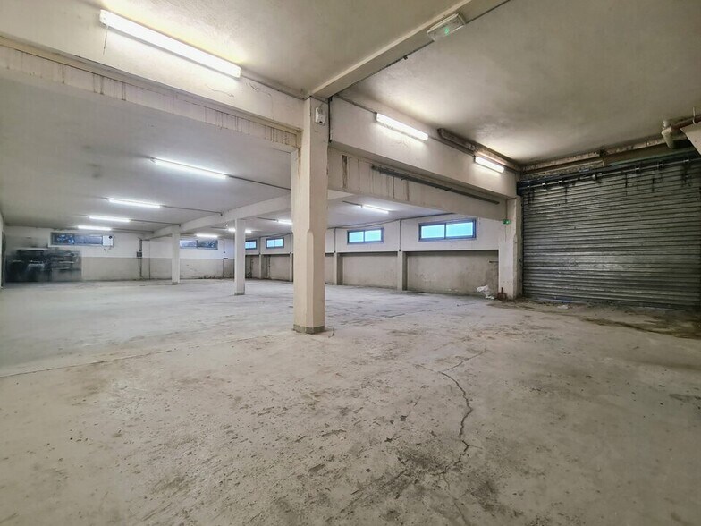 Industrial in Nice for lease - Building Photo - Image 2 of 5