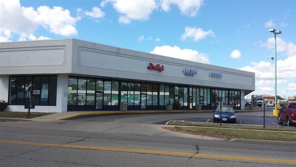 2601-2709 W Grand Ave, Waukegan, IL for lease - Building Photo - Image 3 of 17