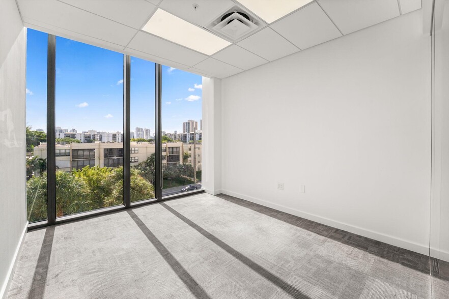 2980 NE 207th St, Aventura, FL for lease - Building Photo - Image 3 of 12