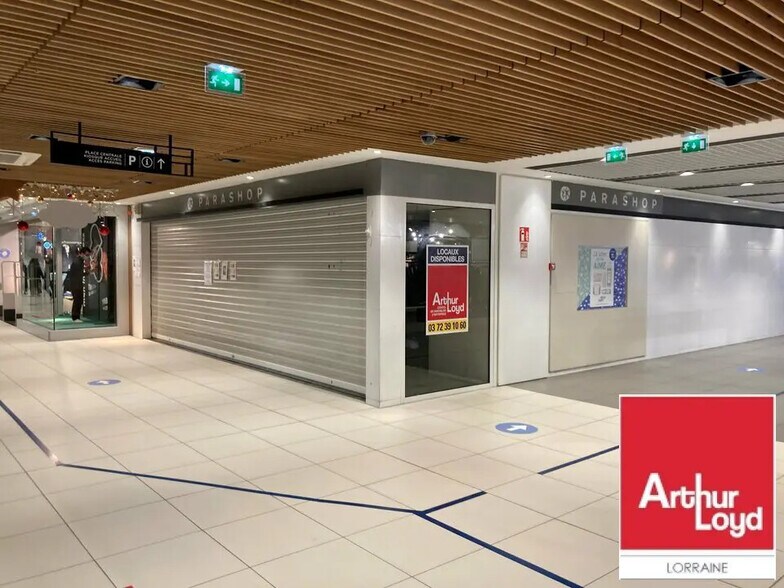 Retail in Metz for lease - Building Photo - Image 1 of 3