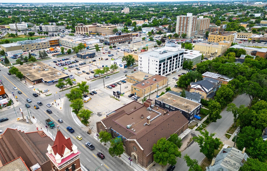 255 Sherbrook St, Winnipeg, MB for sale - Building Photo - Image 2 of 15