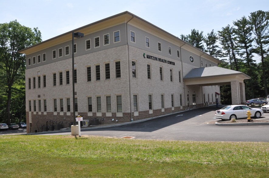 3124 Wilmington Rd, New Castle, PA 16105 Mayzon Health Center