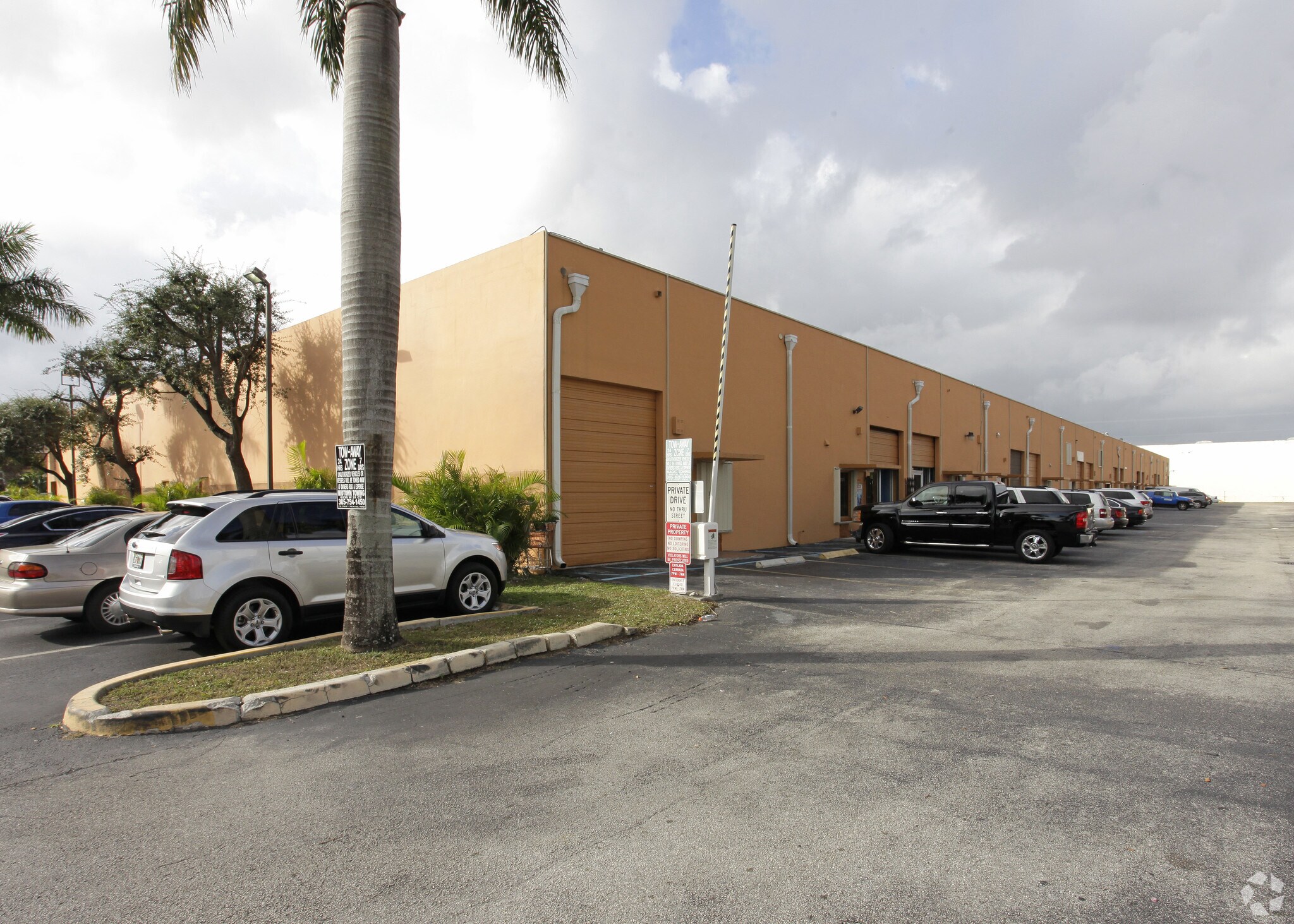 2075-2129 W 76th St, Hialeah, FL for lease Building Photo- Image 1 of 12