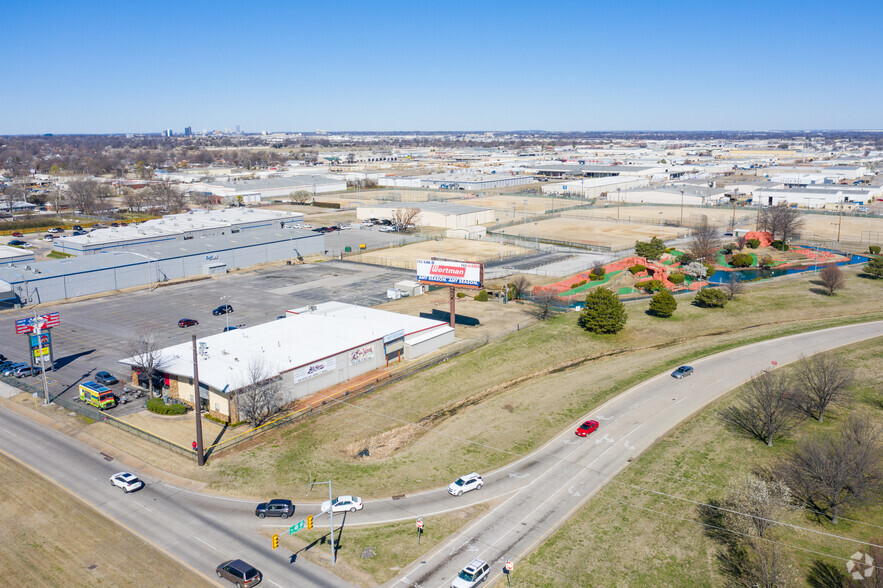 10309 E 61st St.  Tulsa, OK portfolio of 9 properties for sale on LoopNet.com - Building Photo - Image 3 of 36