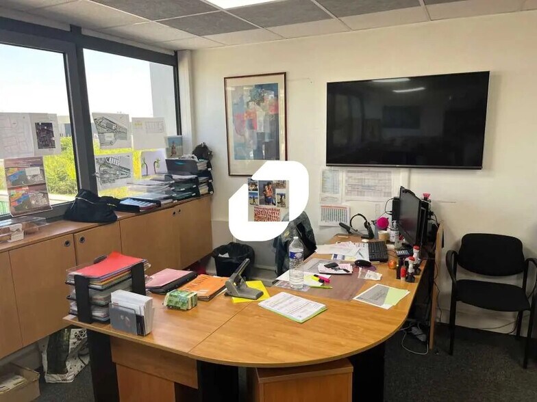 Office in Villebon-sur-Yvette for lease - Interior Photo - Image 3 of 10