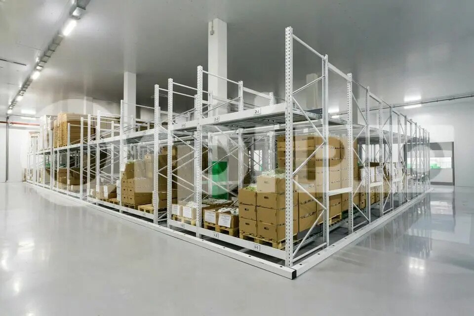 Industrial in Saint-Vincent-de-Tyrosse for lease Interior Photo- Image 1 of 3