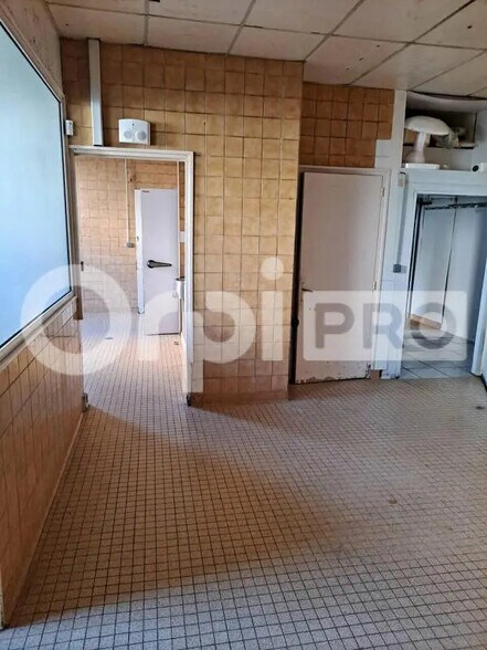 Retail in Châlons-en-Champagne for sale - Interior Photo - Image 2 of 5