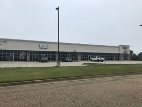 113 Dees Dr, Madison, MS for lease Building Photo- Image 2 of 4