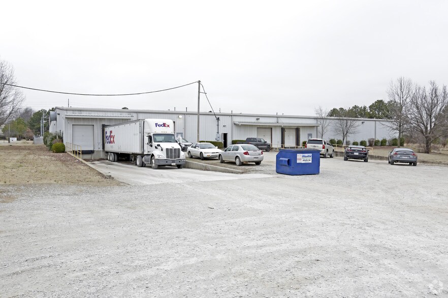 401 W Stribling Dr, Rogers, AR for lease - Primary Photo - Image 1 of 5