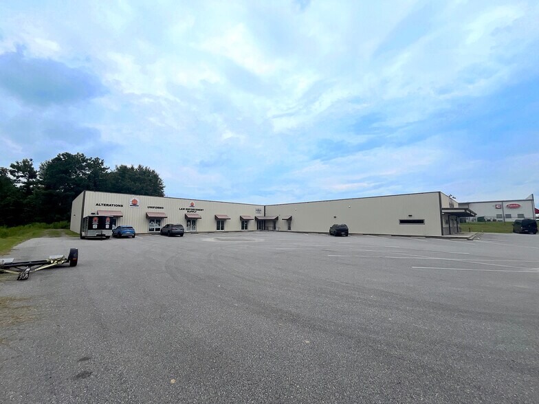 301 Commerce Blvd, Midway, FL for sale - Building Photo - Image 2 of 10