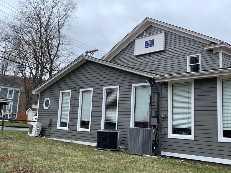 2571 Route 44, Millbrook, NY for sale - Primary Photo - Image 1 of 1