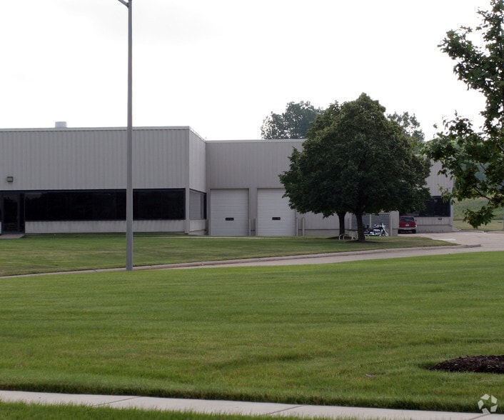 1890 N Wilkinson Way, Perrysburg, OH for sale - Building Photo - Image 3 of 4