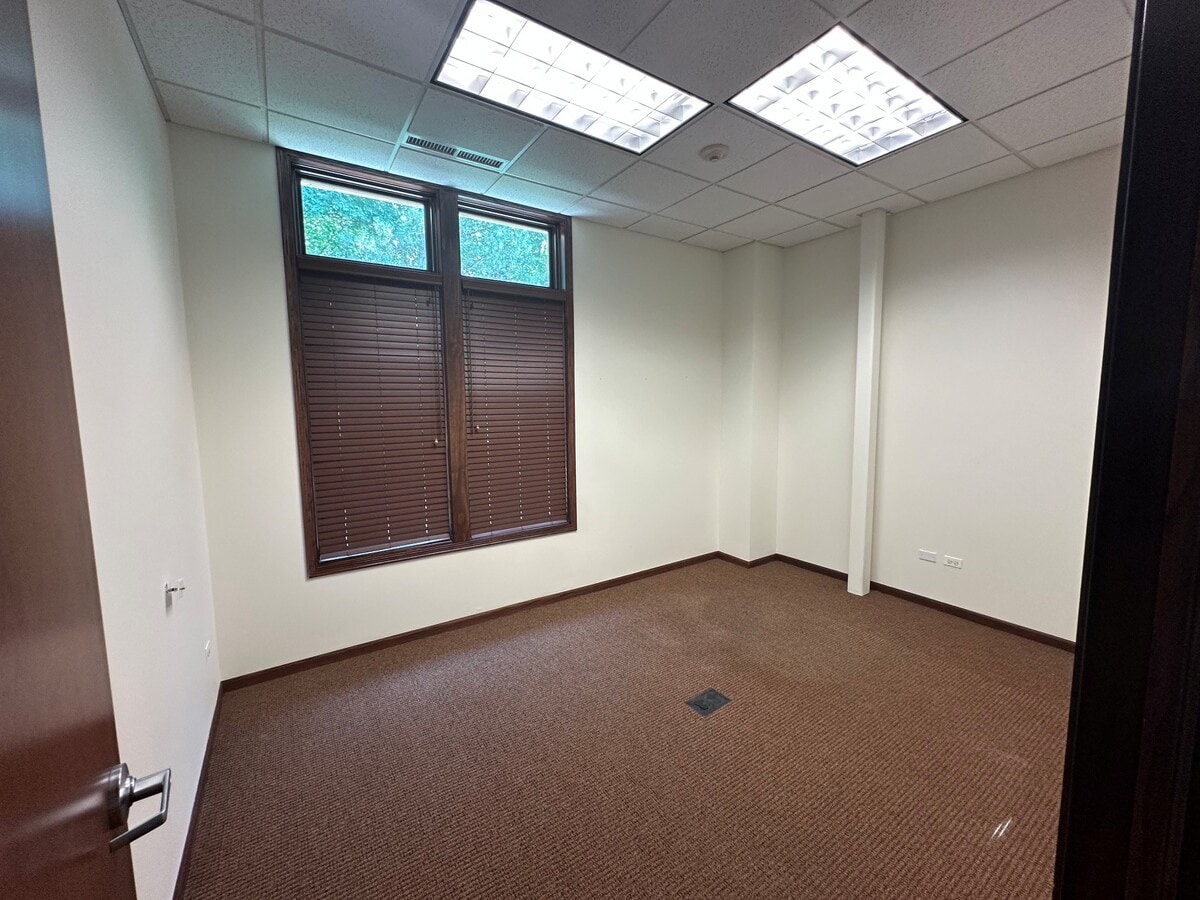 28367 Davis Pky, Warrenville, IL 60555 - Unit 300 - 301 - - Interior Photo - Image 2 of 9
